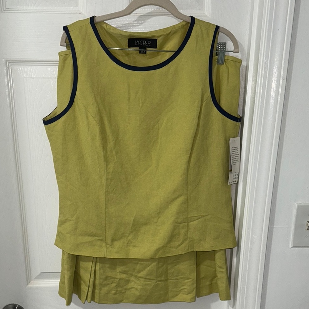 Kasper Green Skirt $ Top Separates Set with Layered Design